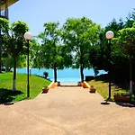морски джулай морнинг - July Morning Sea View Apartment *