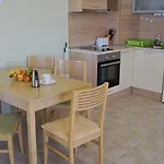 морски джулай морнинг - July Morning Sea View Apartment