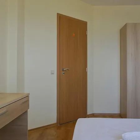 морски джулай морнинг - July Morning Sea View Apartment