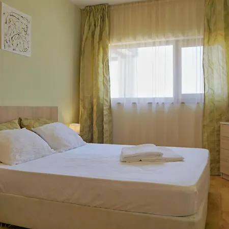 морски джулай морнинг - July Morning Sea View Apartment