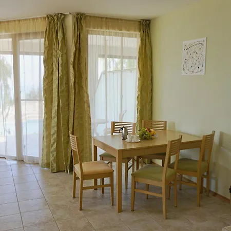 морски джулай морнинг - July Morning Sea View Apartment