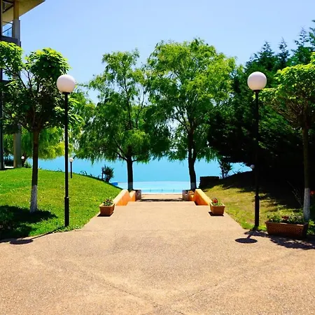 морски джулай морнинг - July Morning Sea View Apartmán *