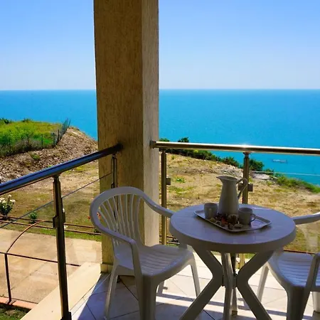 морски джулая морнинг - Sea View July Morning Каварна