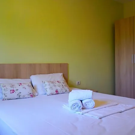 морски джулай морнинг - July Morning Sea View Apartment *