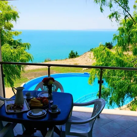 морски джулай морнинг - July Morning Sea View